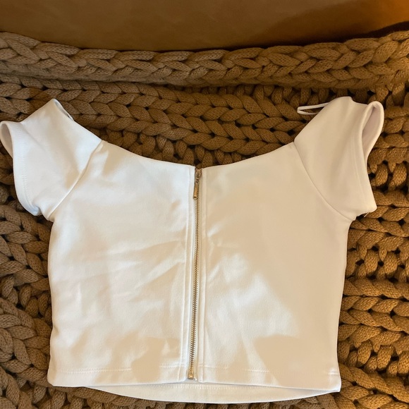 Beautiful White Crop Top. - Picture 2 of 2